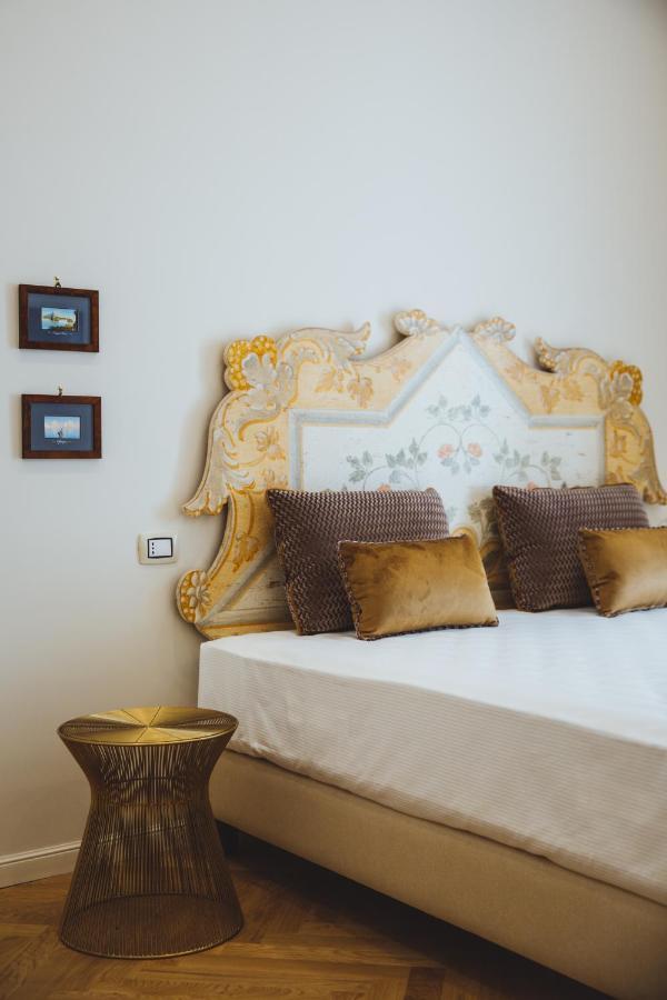 Casa Vittoria Napoli - Santa Lucia Bed & Breakfast Exterior photo